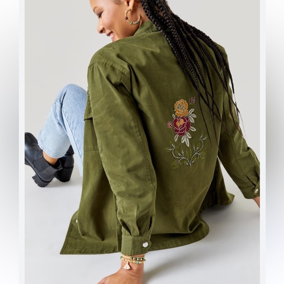 Francesca’s Collections Green Utility Jacket with Floral Embellishment - Picture 7 of 8